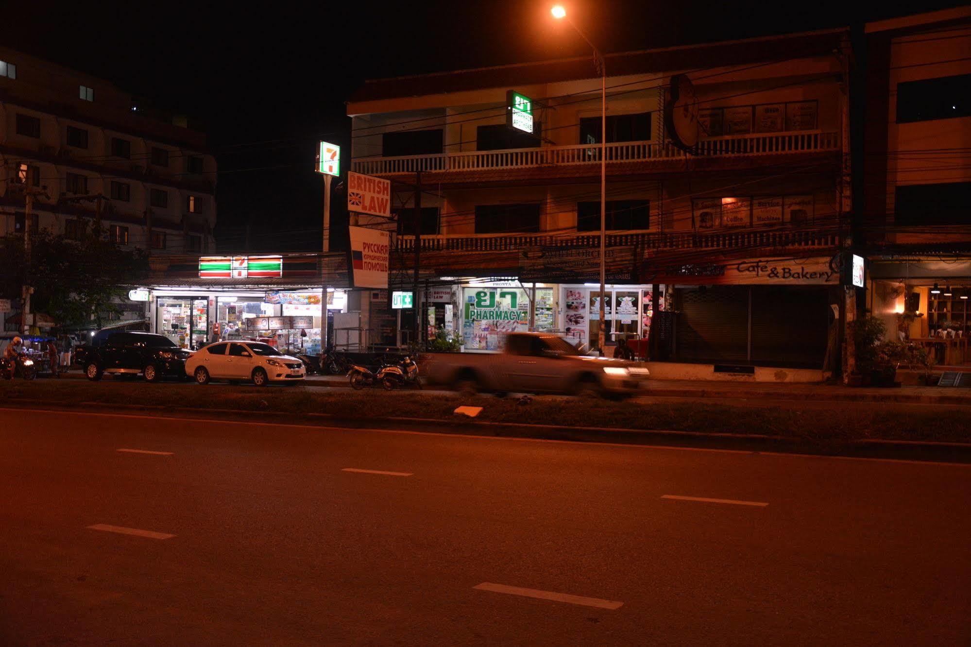 Sleep Tight Hotel Jomtien Beach Exterior photo